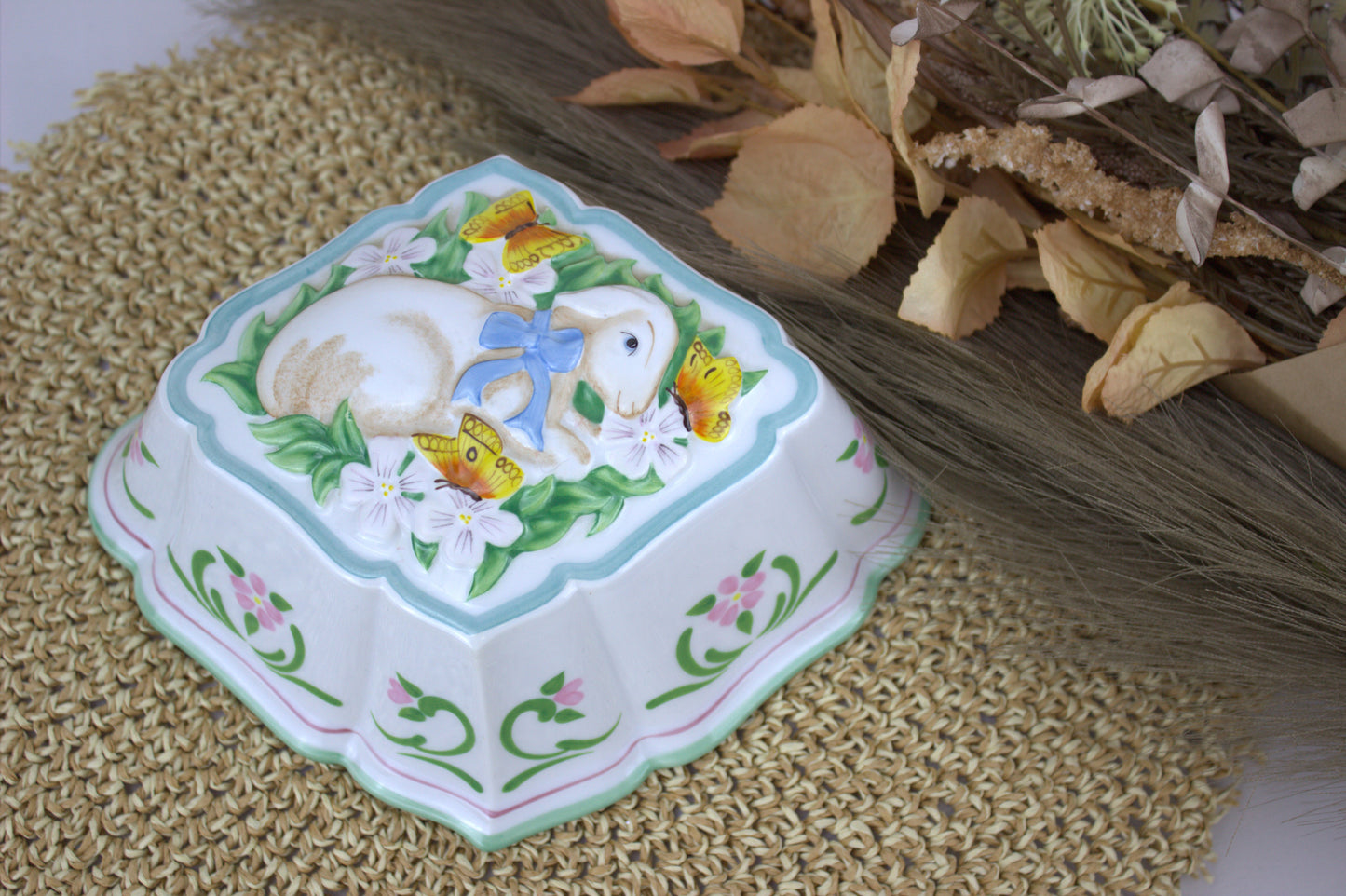 Adorabale Le Cordon Bleu Vintage 1986 Wall Hanging Mold - Lambs and Butterflies