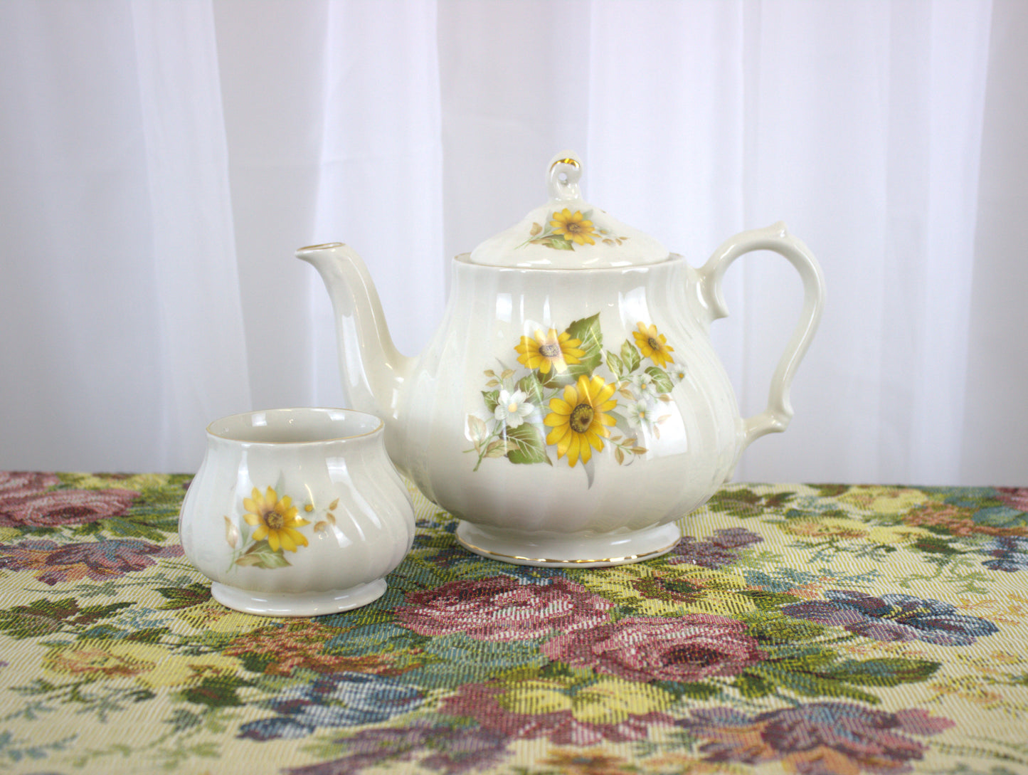 Elegant Sadler Teapot & Matching Sugar Bowl – Floral Delight for 4 Cups