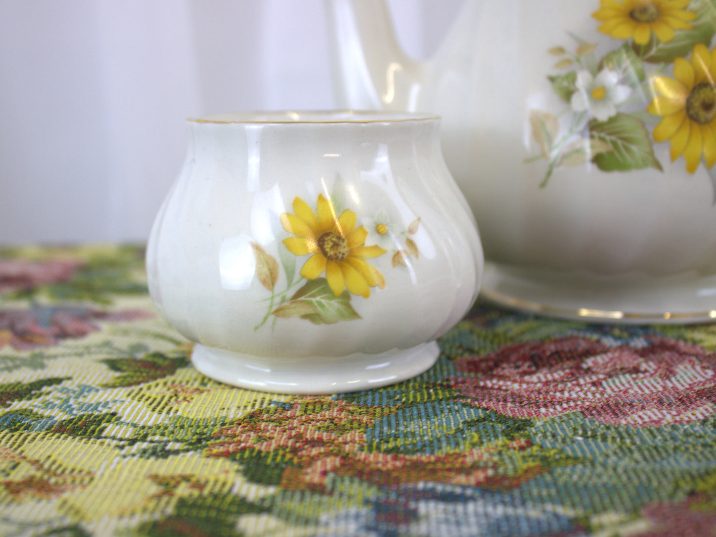 Elegant Sadler Teapot & Matching Sugar Bowl – Floral Delight for 4 Cups