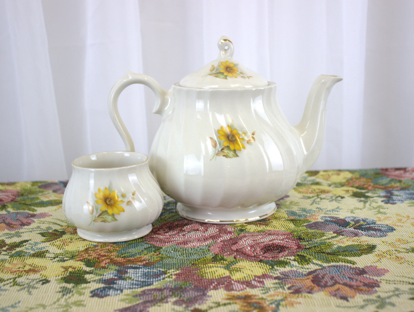 Elegant Sadler Teapot & Matching Sugar Bowl – Floral Delight for 4 Cups