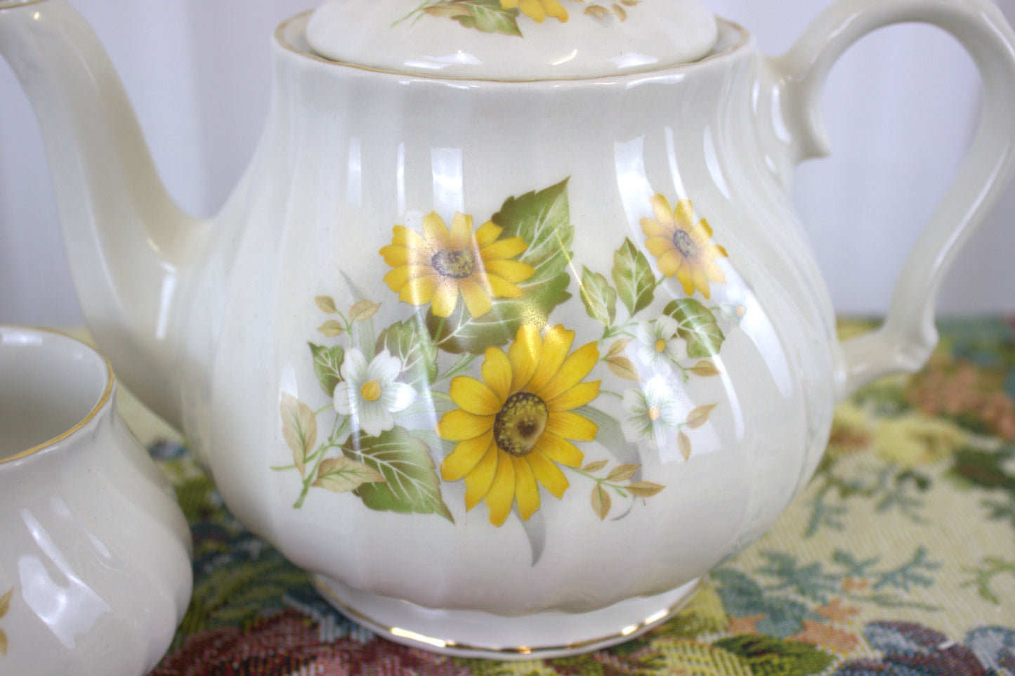 Elegant Sadler Teapot & Matching Sugar Bowl – Floral Delight for 4 Cups