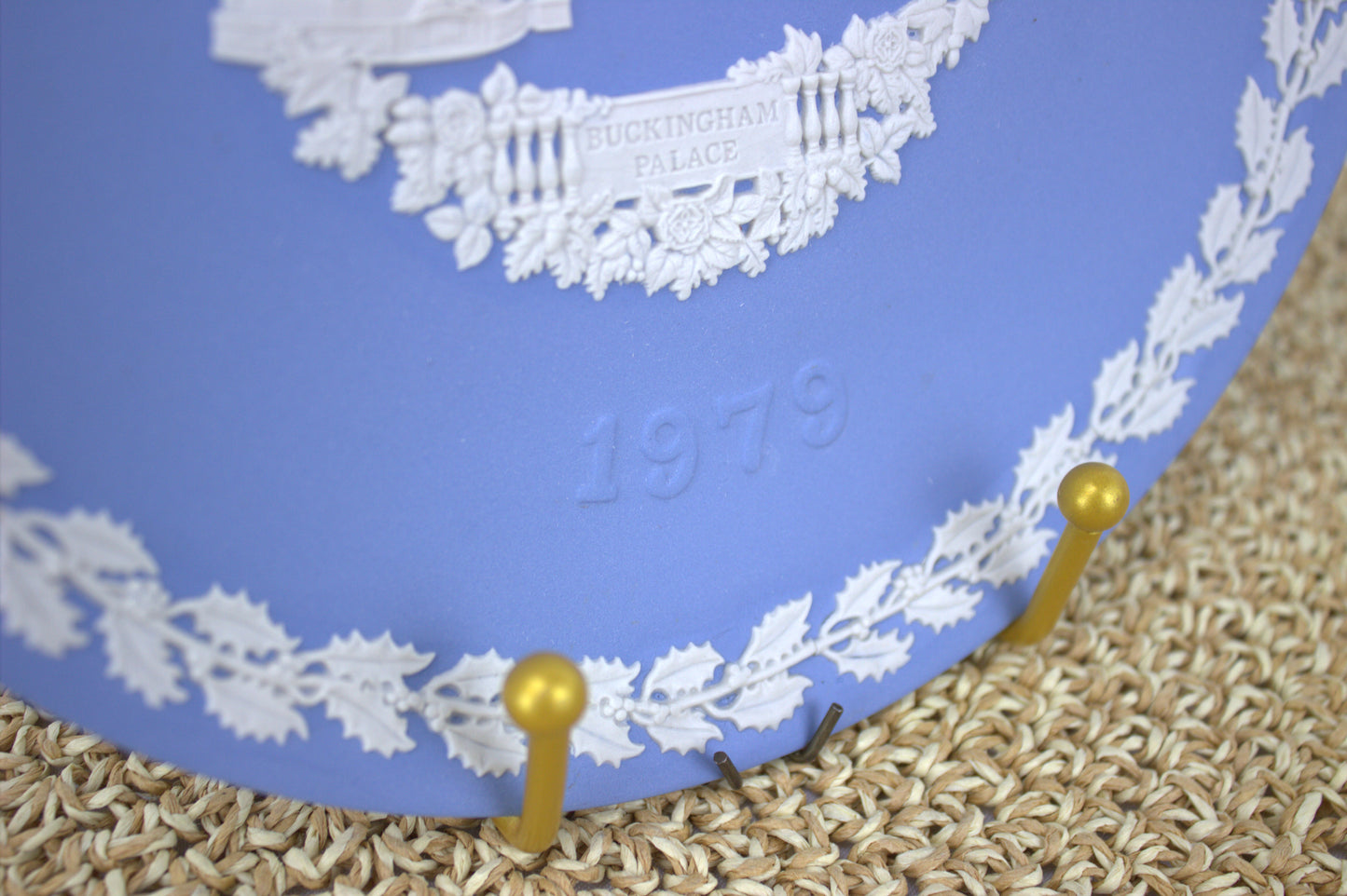 Wedgwood Jasperware Christmas Plate 1979 – Buckingham Palace