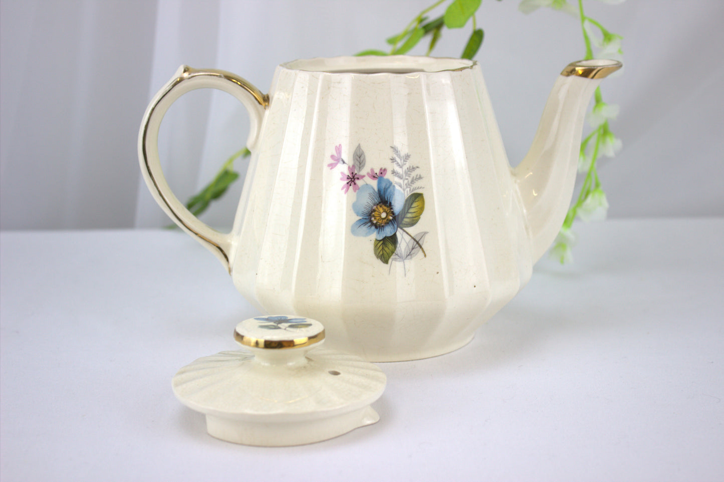 Charming, Simple, Elegant, Vintage Sadler Floral Tea Pot