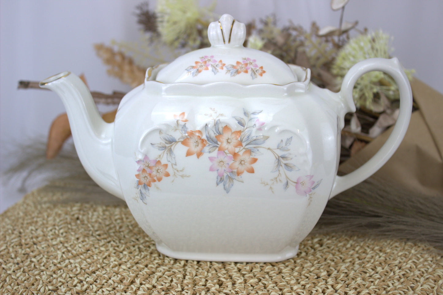 Simple yet Elegant Vintage Floral Teapot