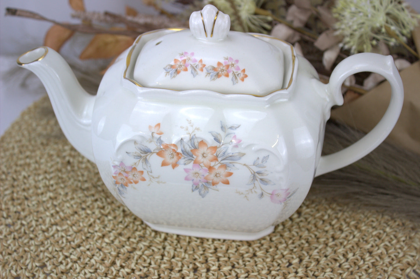 Simple yet Elegant Vintage Floral Teapot