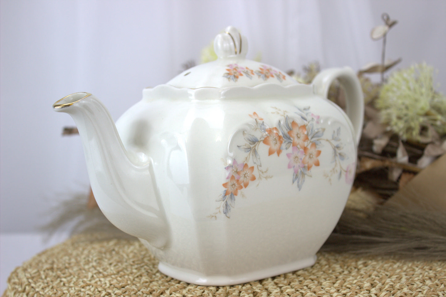 Simple yet Elegant Vintage Floral Teapot