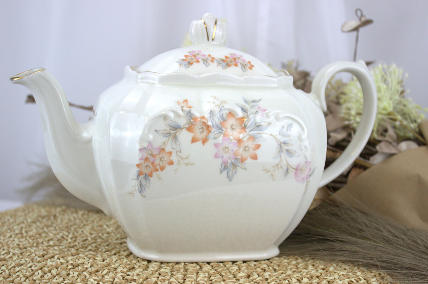 Simple yet Elegant Vintage Floral Teapot