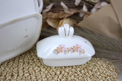 Simple yet Elegant Vintage Floral Teapot