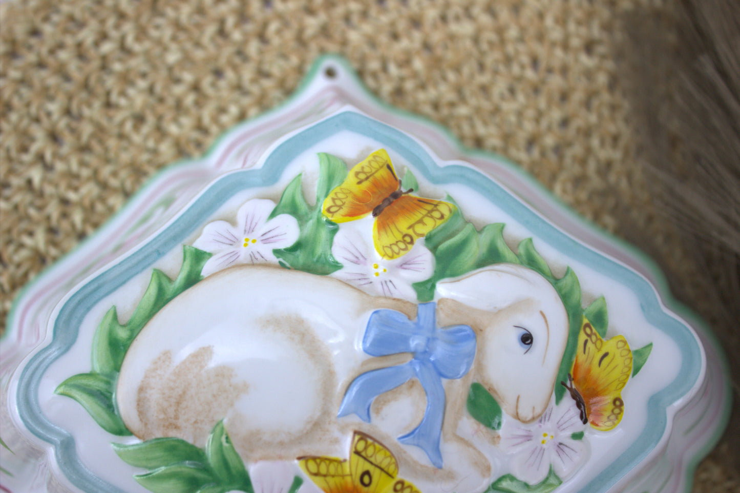 Adorabale Le Cordon Bleu Vintage 1986 Wall Hanging Mold - Lambs and Butterflies