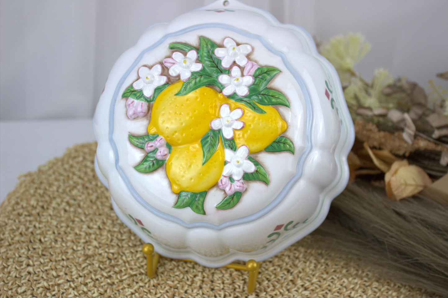 Stunningly Vibrant Le Cordon Bleu Vintage 1986 Wall Hanging Mold - Lemons