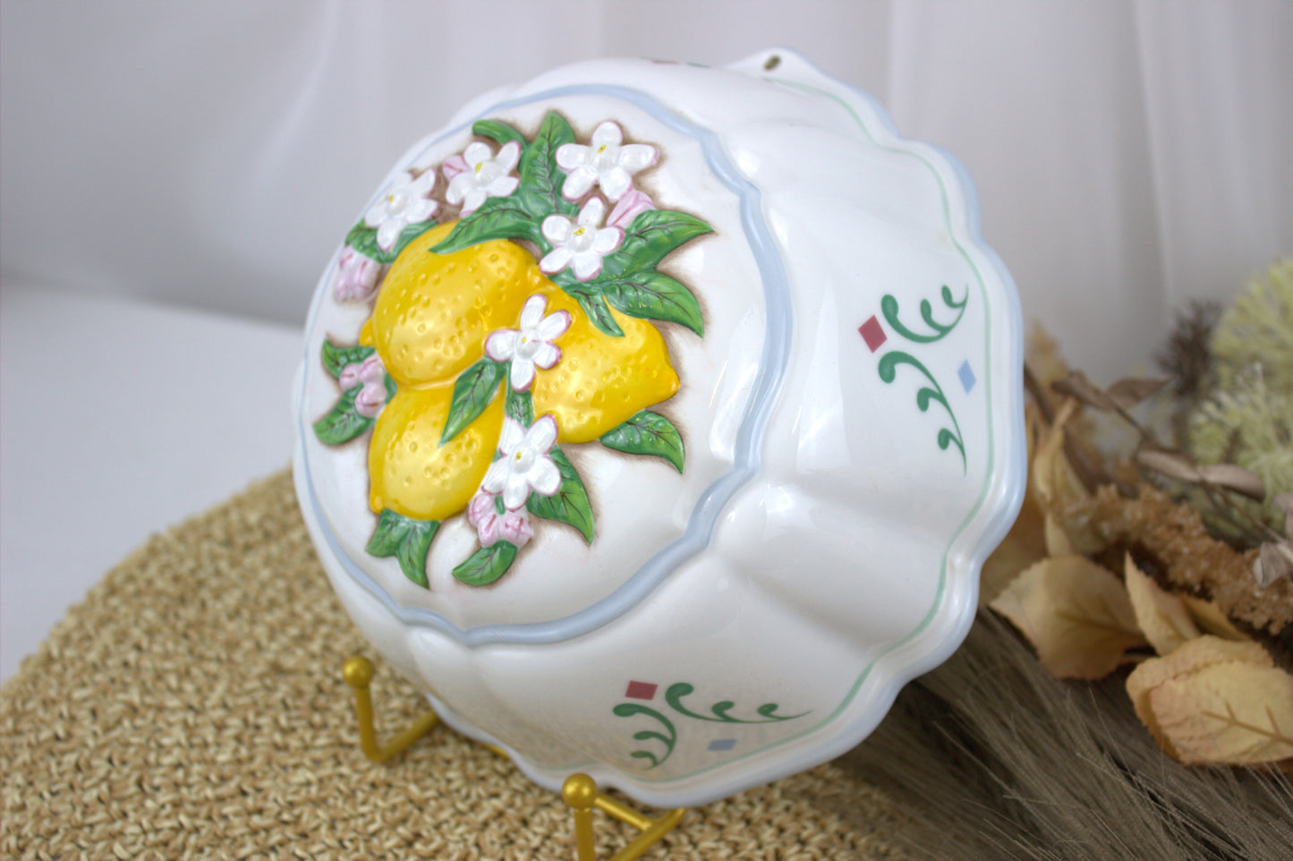 Stunningly Vibrant Le Cordon Bleu Vintage 1986 Wall Hanging Mold - Lemons