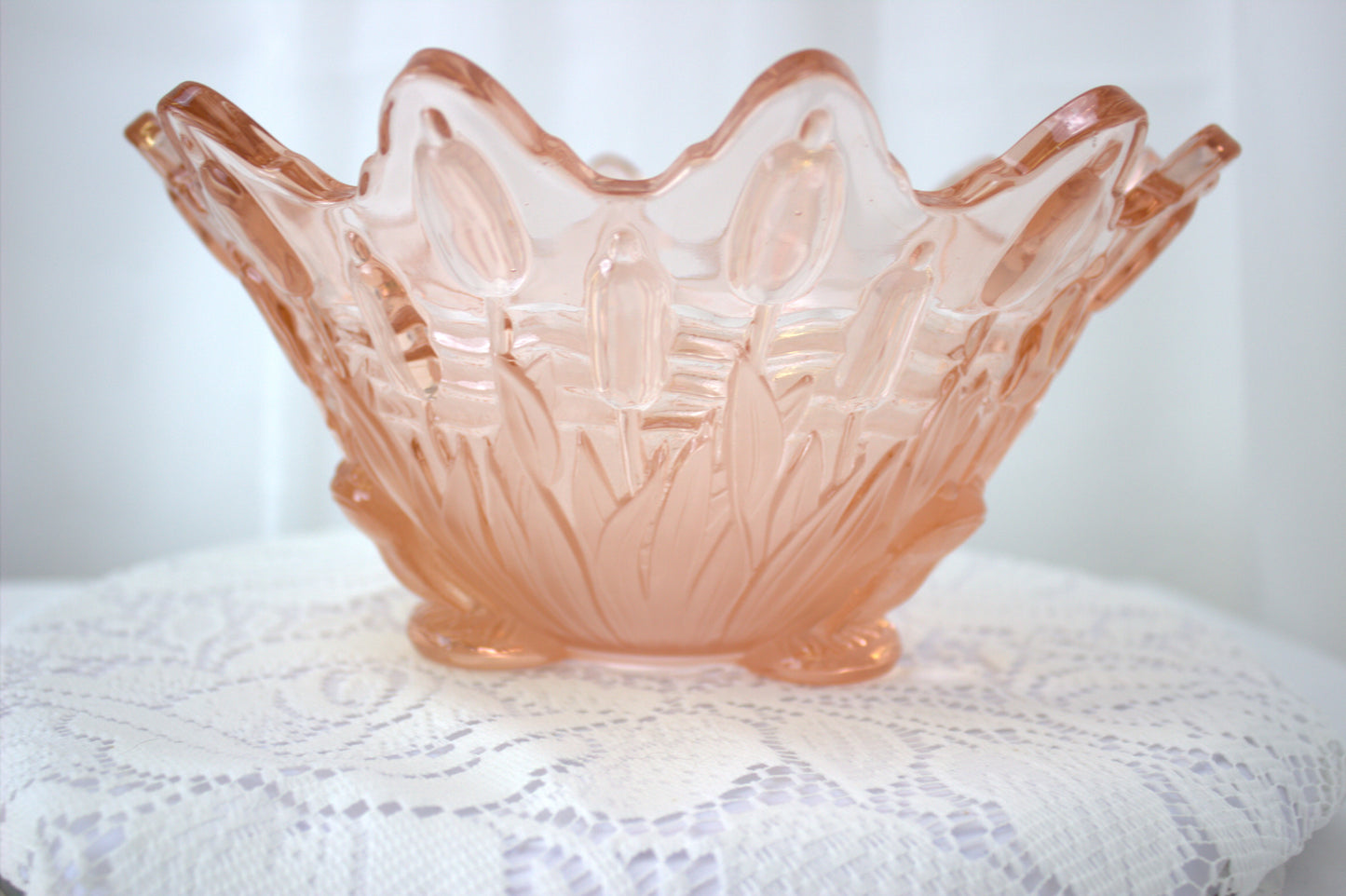 Wonderful Vintage Pink Depression Glass Bowl with Frosted Details