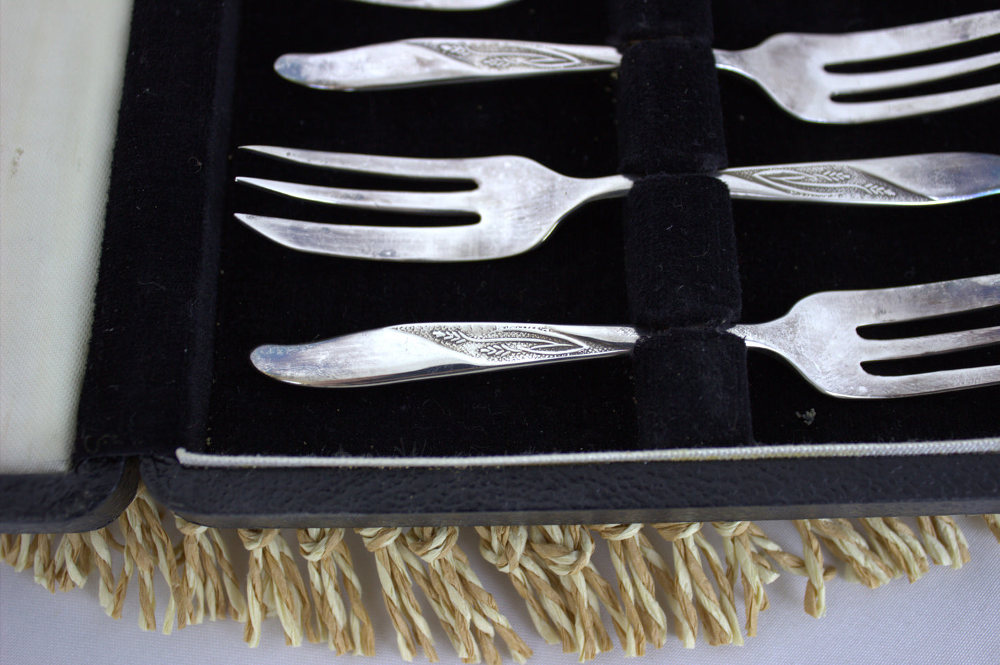 Stunning 1930's Set of 8 Arthur Price Vintage Cake Forks in Original Presentation Box