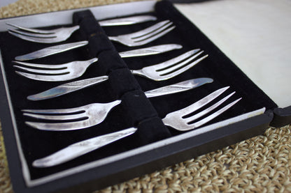 Stunning 1930's Set of 8 Arthur Price Vintage Cake Forks in Original Presentation Box