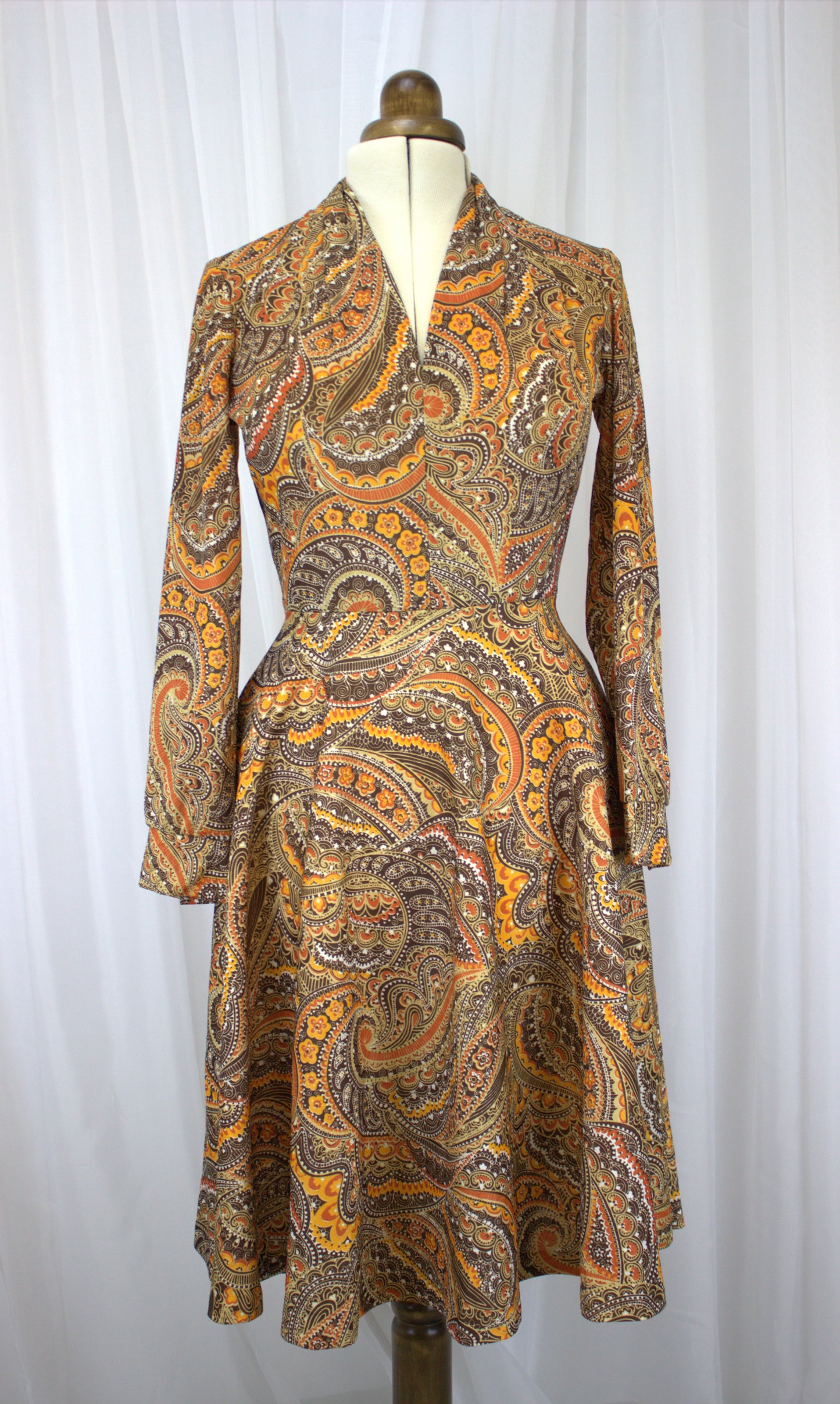 Stunning Vintage 70s Brown and Orange Paisley Swing Dress - Size 14