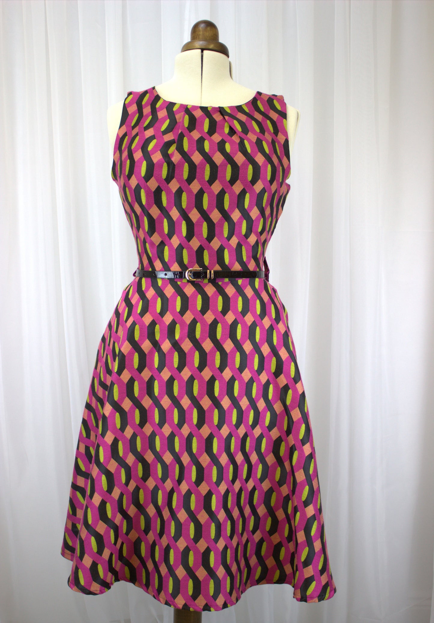 Beautiful Vintage Geometric Pattern Dress with belt - Size 12