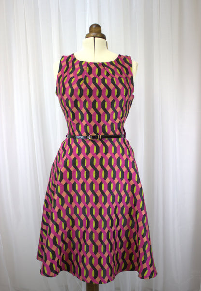 Beautiful Vintage Geometric Pattern Dress with belt - Size 12