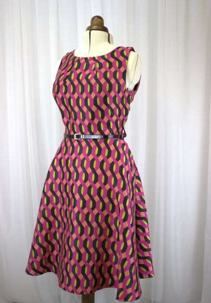 Beautiful Vintage Geometric Pattern Dress with belt - Size 12