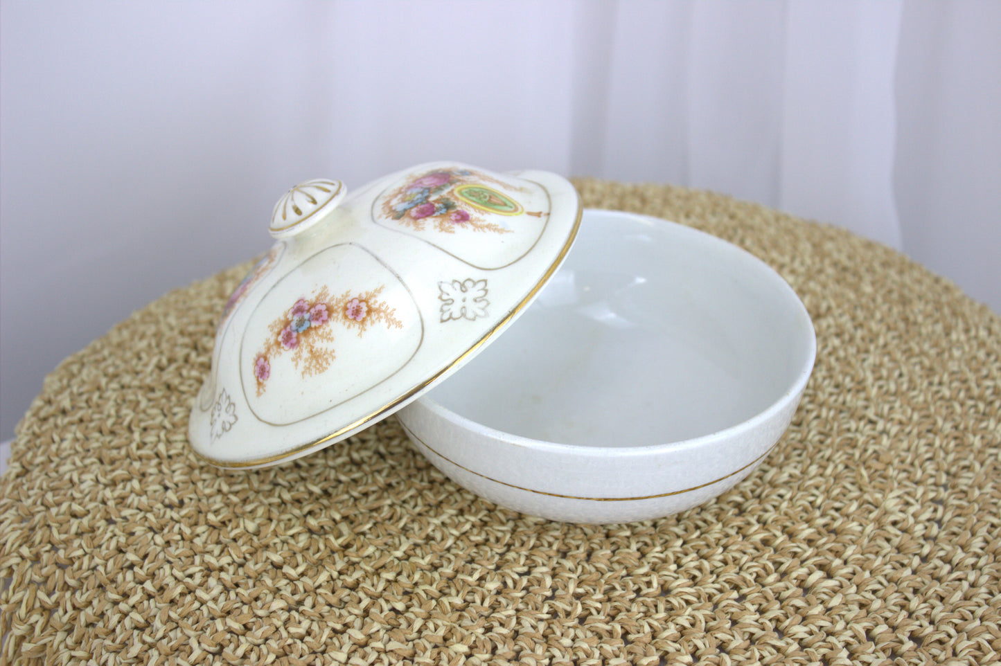 Beautiful Antique Crown Devon Soap Dish - 1930's