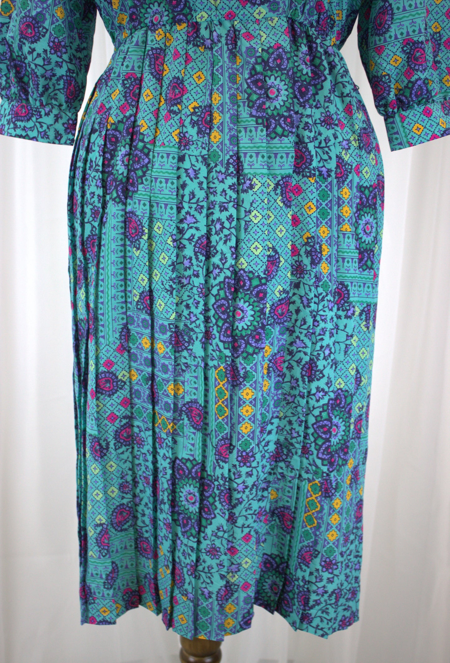 Wonderfully Vibrant Paisley and Patterned Vintage Dress - Size 8