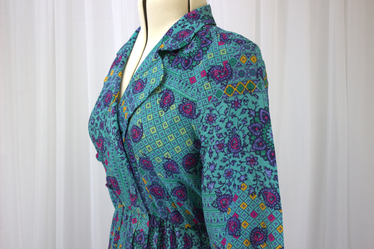 Wonderfully Vibrant Paisley and Patterned Vintage Dress - Size 8