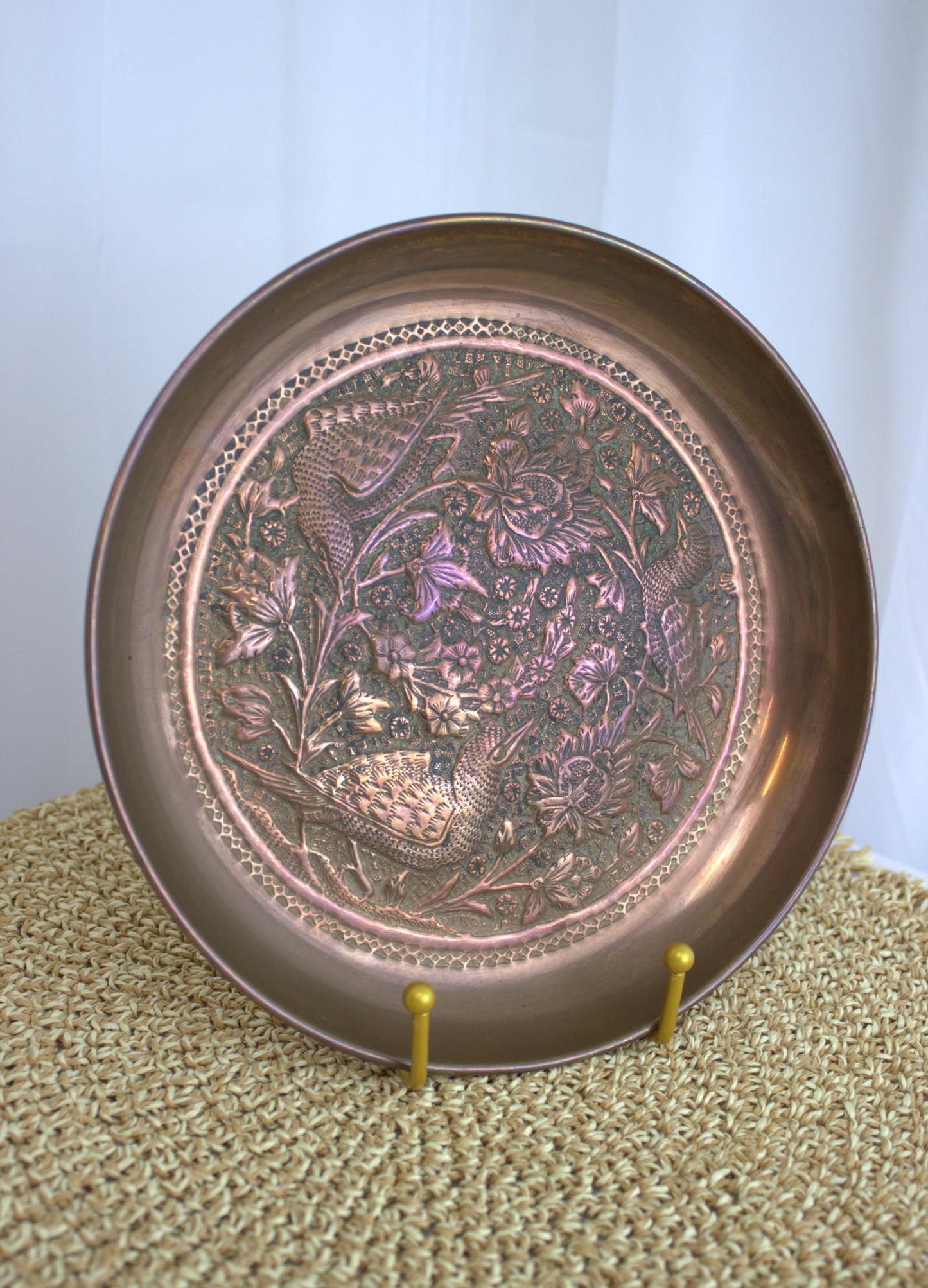 Elegant Decorative Plate with Exquisite Bird Motif