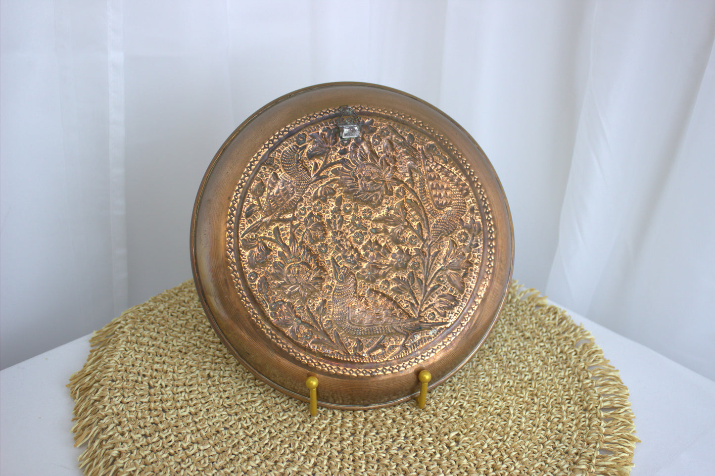 Elegant Decorative Plate with Exquisite Bird Motif