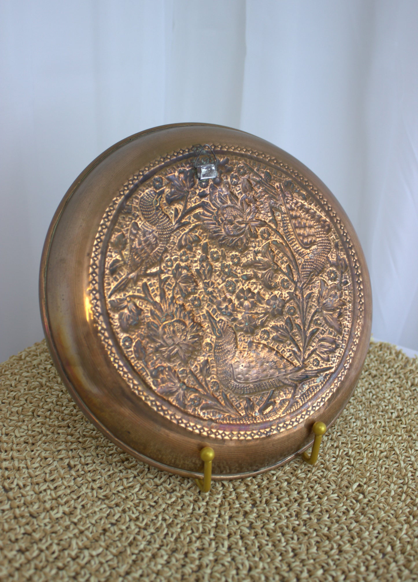 Elegant Decorative Plate with Exquisite Bird Motif