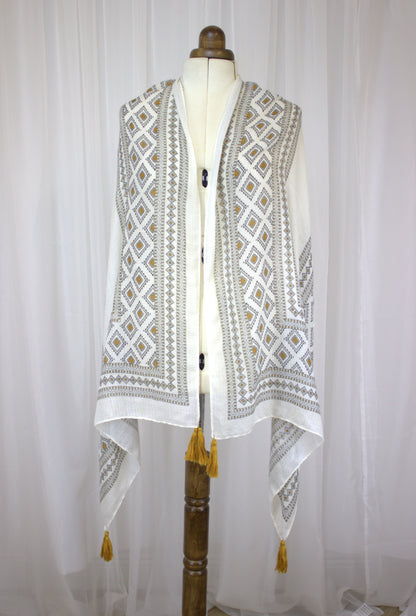 Soft Vintage-Style Scarf with Geometric Pattern and Tassels