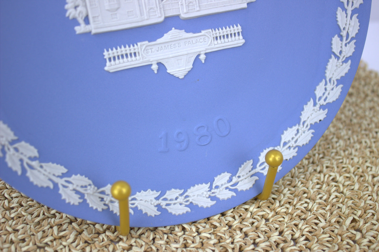 Wedgwood Jasperware Christmas Plate 1980 – St. James's Palace