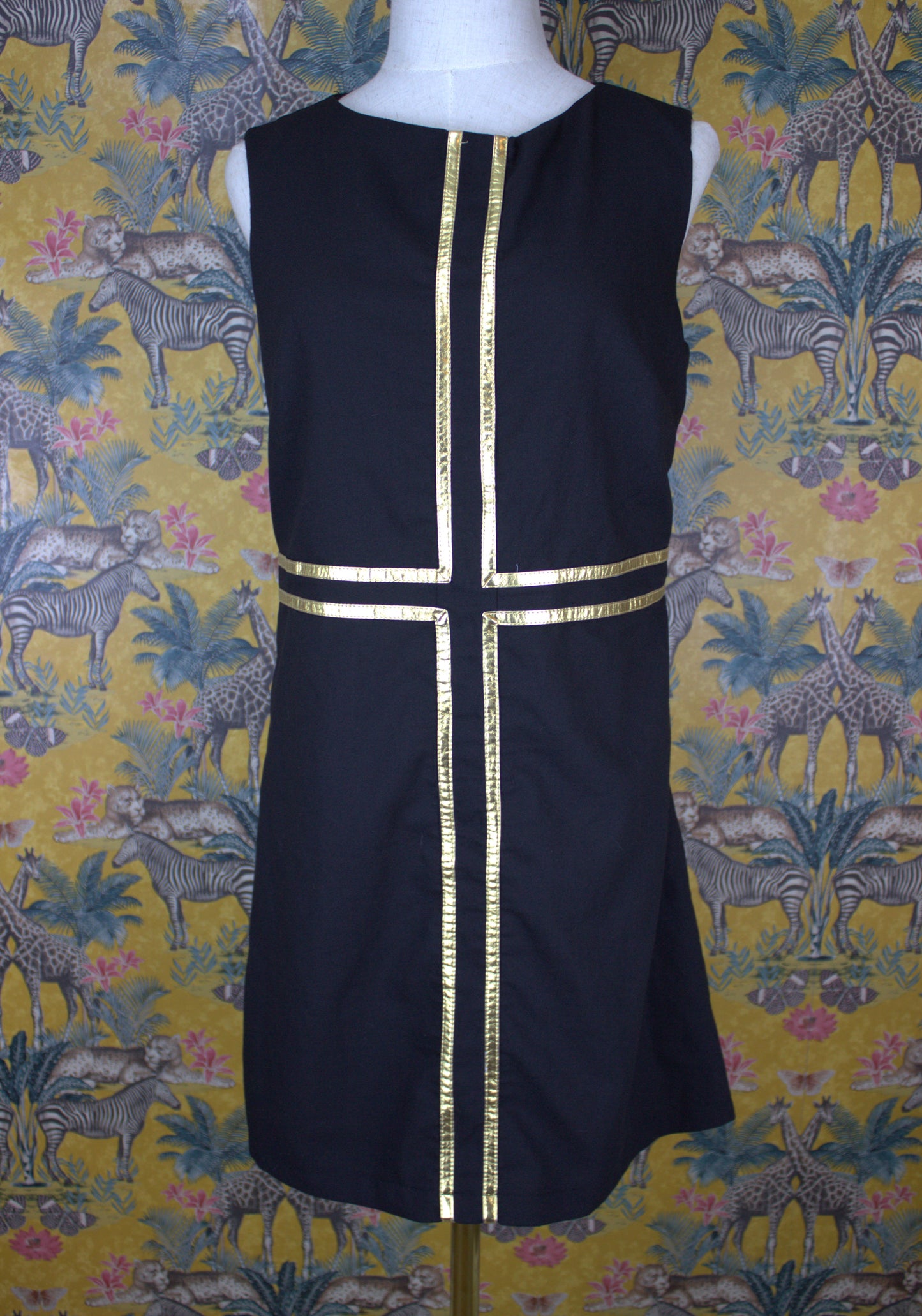 1960s Inspired Black & Gold Shift Dress – Timeless Elegance in Size 10