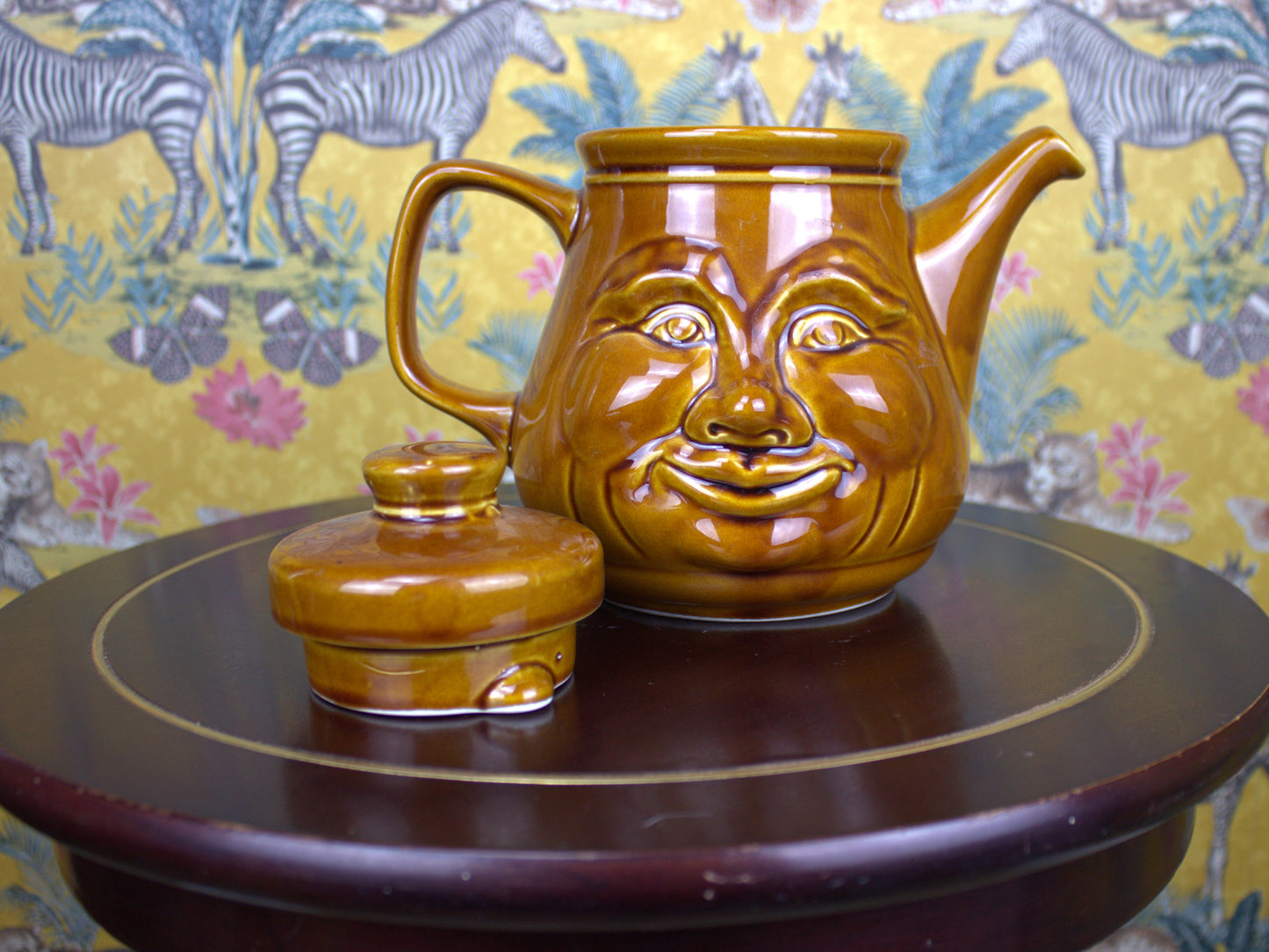 Vintage Sunshine Face Teapot – A Cheery and Unique Treasure