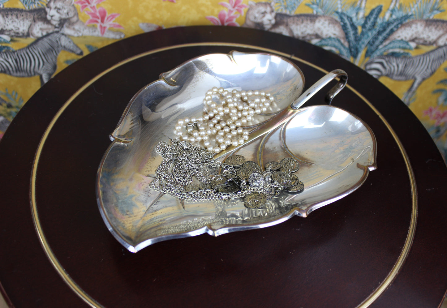 Vintage Silver-Plated Leaf Dish – A Story in Every Detail