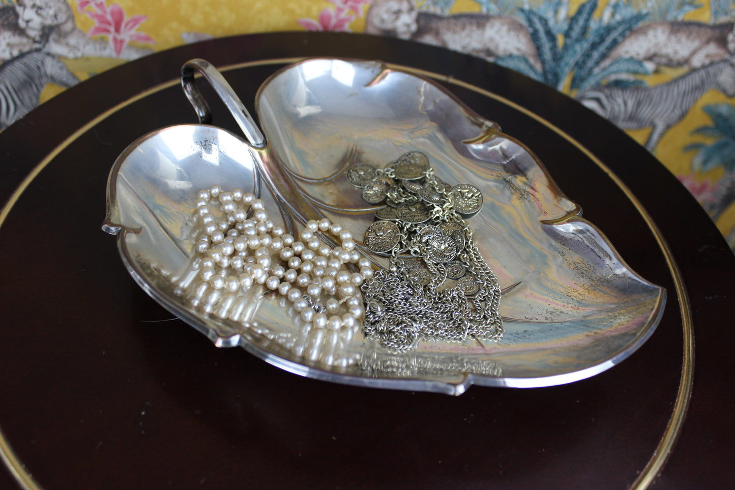 Vintage Silver-Plated Leaf Dish – A Story in Every Detail