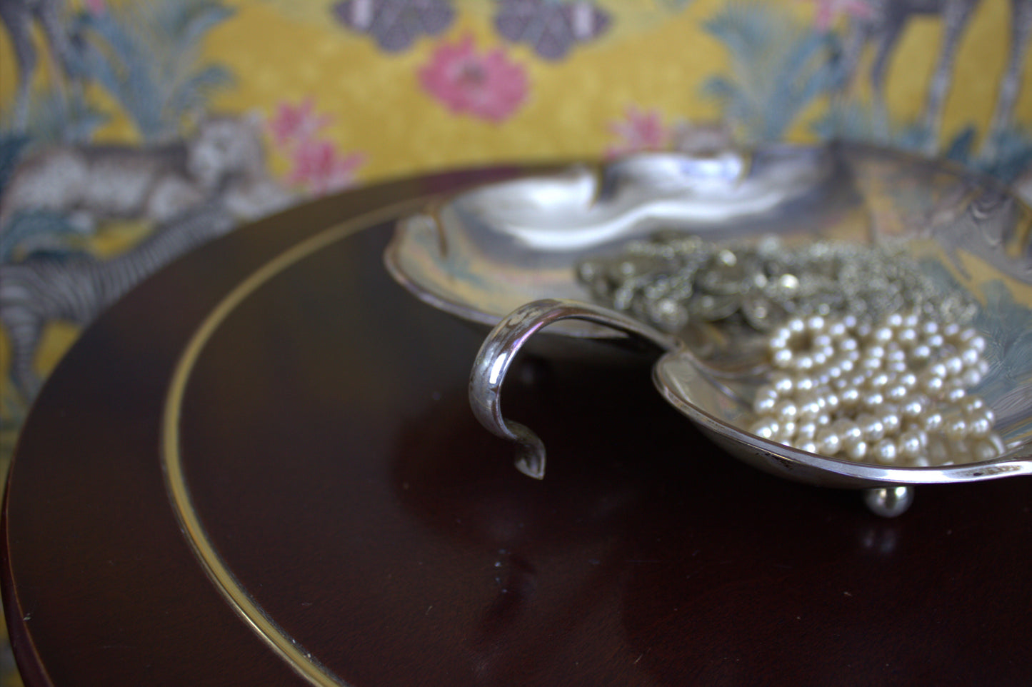 Vintage Silver-Plated Leaf Dish – A Story in Every Detail