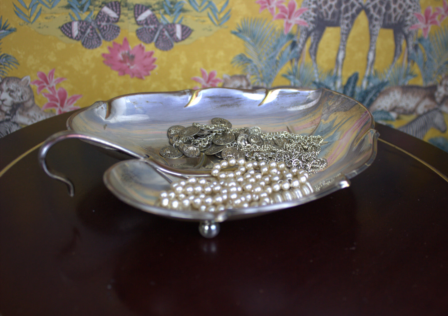 Vintage Silver-Plated Leaf Dish – A Story in Every Detail